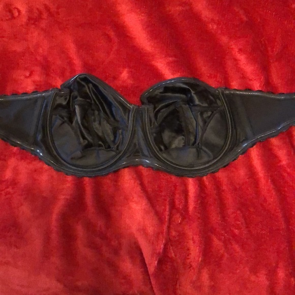 Black Strapless Triumph Bra 34D - Picture 3 of 3